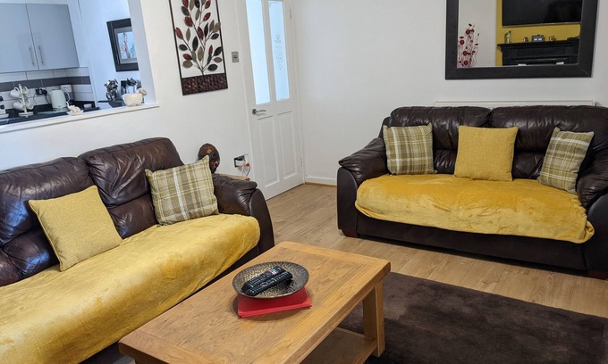 Penrhyndeudraeth House | Canol Cae Cottages Bluebell in Penrhyndeudraeth near Porthmadog. 3 bed