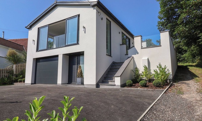 Gronant House | CANOL Y DREF, pet friendly, with hot tub in Prestatyn