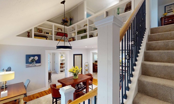 Marietta Cottage | Canopy-draped Treehouse in-law-suite home in Roswell/East Cobb