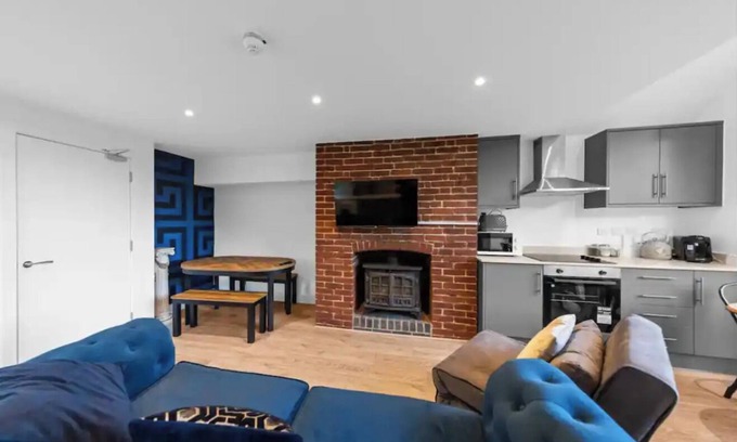 Canterbury Cabin | Canterbury Castle Lodge - 10 Bedroom Retreat
