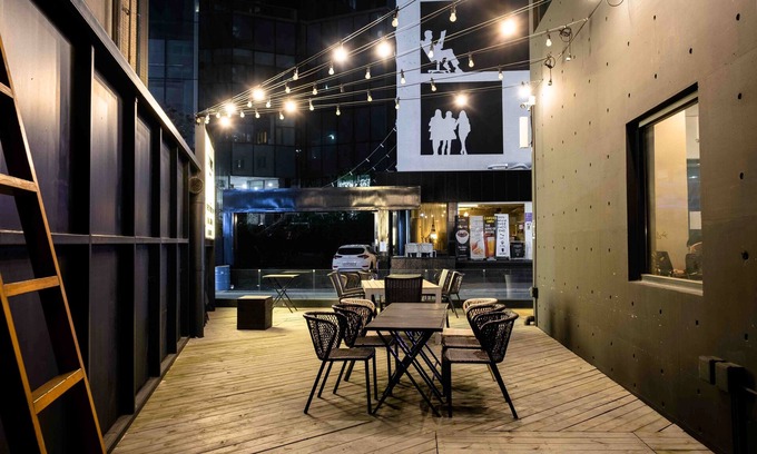 Haeundae House | Canvas Hostel - Black