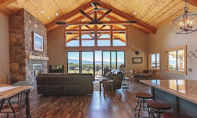 Star Valley Ranch House | Canyon Pines Retreat - On Golf Course - Fits large families - Hot Tub - MtnViews