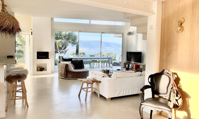 Cap Benat House | Cap Bénat, 8 people, real sea view, swimming pool, air conditioning, wifi, 180cm and 160cm bed