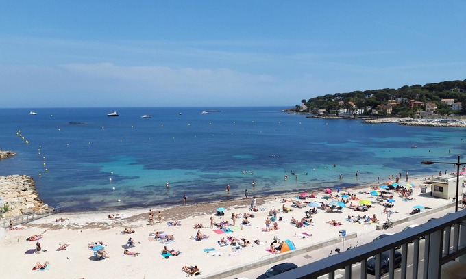 Cap-d'Antibes Apartment | Cap d'Antibes: A nest perched on the sea