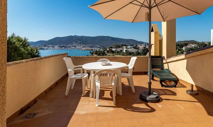 Llanca Apartment | Cap Ras 03 - Comfortable apartment with sea views