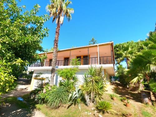 Almada Villa | Caparica, V4 House with garden in Lazarim, Caparica