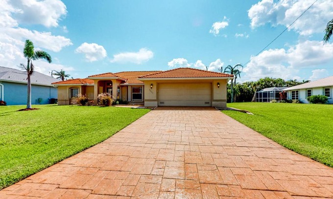 Pelican House | Cape Coral Hideaway