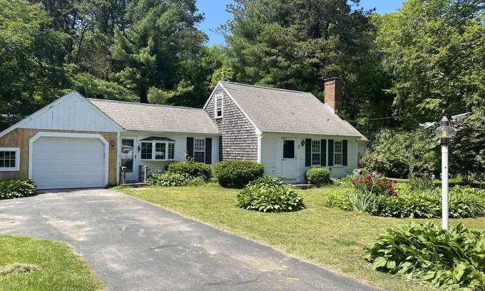 Sandwich Cottage | Cape Cottage with Lake Access, Minutes from Beaches!