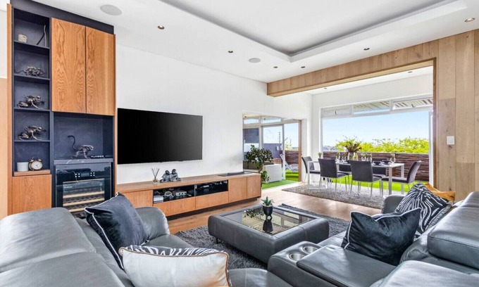 Cape Town City Centre Villa | Cape Town Luxury Villa Pool + City Skyline Views