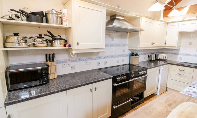Llwyngwril Cottage | CAPEL CADER IDRIS, family friendly in Llwyngwril