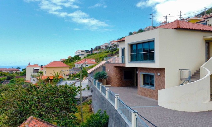 Campanario House | Capelas House by LovelyStay