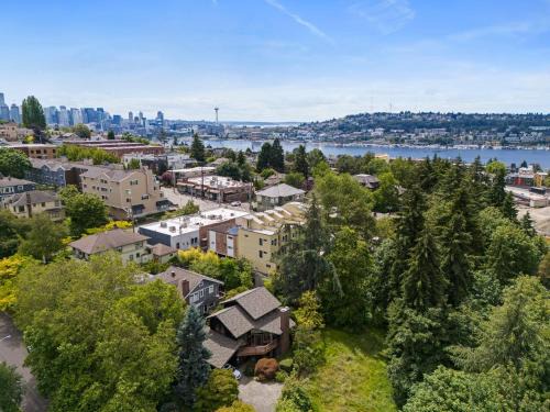 Capitol Hill Villa | CapHill Charm