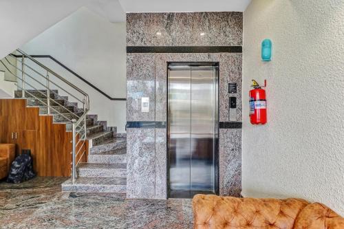 Bengaluru Hotel | Capital O Safari Rooms Near Snow City