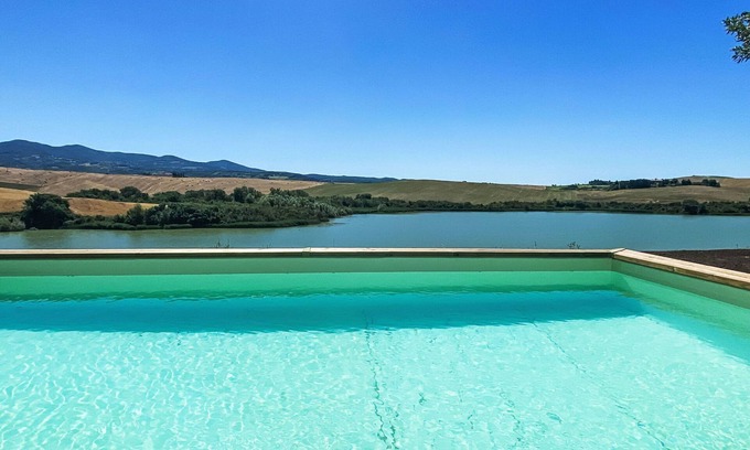 Santa Luce House | Capo il Cerro Villa sul lago by Interhome