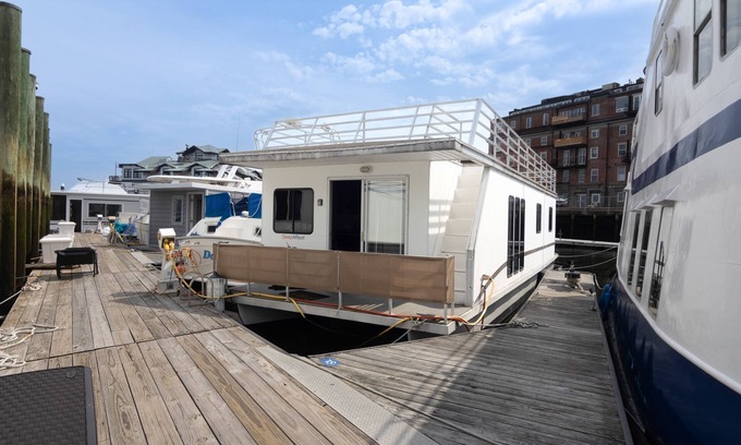 North End Boat Rental | Capricornus: Oceanside Vacation