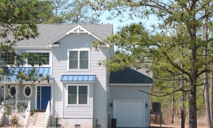 Chincoteague House | Captain Jay's Retreat-Pool, Close to Downtown