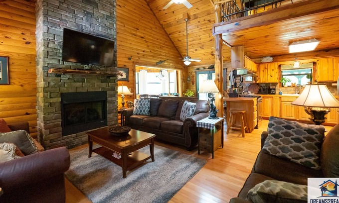 Mountain View Cabin | Captain's Cool Water Cabin 2 Bedroom Cabin