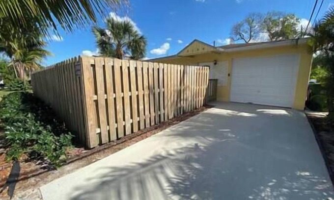 Fort Lauderdale Apartment | Captain's Quarters, Fort Lauderdale, FL