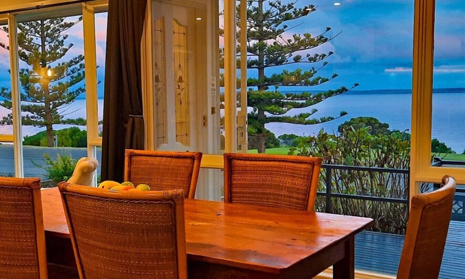 Kangaroo Island House | Captains on the Seafront -Large 4br 2bth-Rare Find