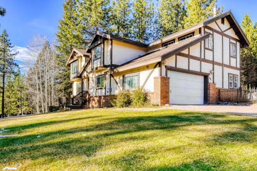 Round Hill Village House | Captains Quarters Retreat