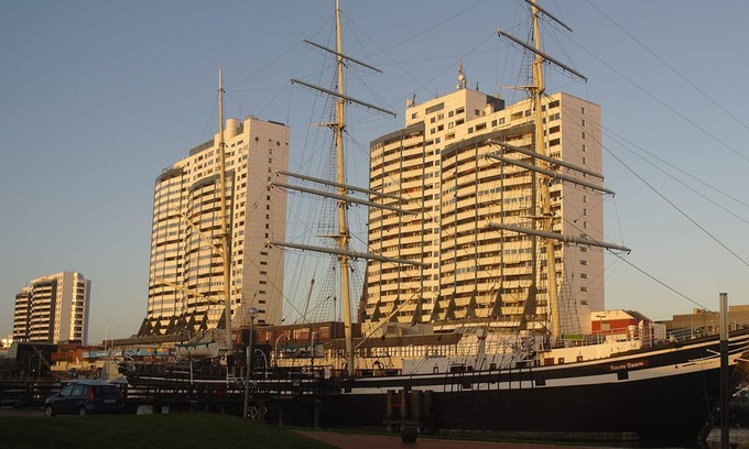 Mitte-Sud Apartment | CaptainsLodge: Central top location with a panoramic view of the Weser and Havenwelten!