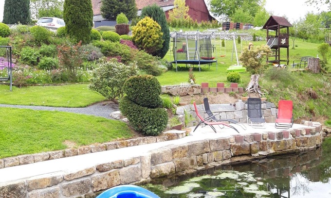 Lichtenhain Apartment | Captivating Apartment in Lichtenhain with Pond
