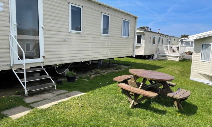 Newquay Cabin | Caravan 163 sleeps up to 8 guests
