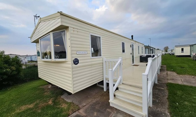 Rhyl Cabin | Caravan Meg 3 bed robin holiday