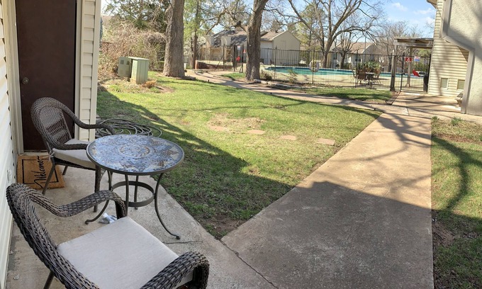 Norman Condo | Cardinal Creek near OU Campus! 30+ day rental! Pet friendly!