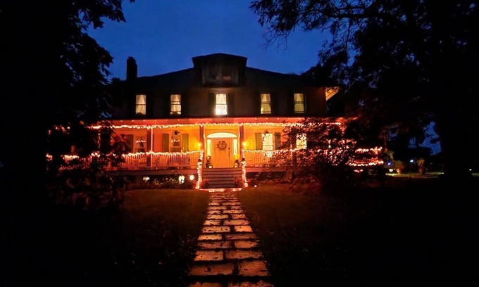 Montgomery House | Cardinal Farm-The Finch Room