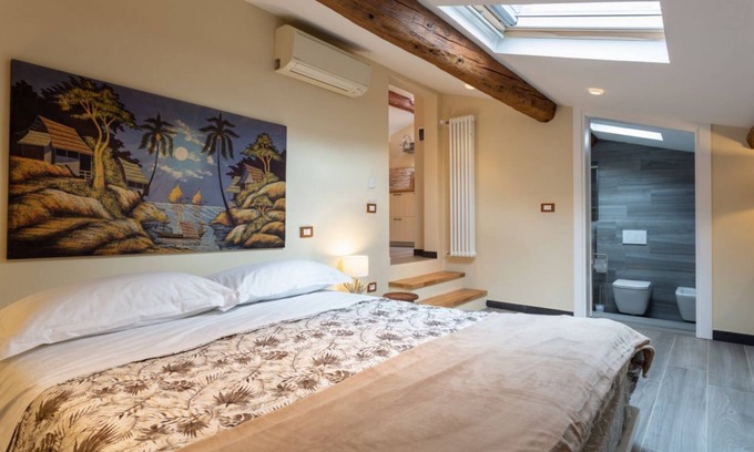 Oltrarno Apartment | Carla's rooms! Botticelli's touch