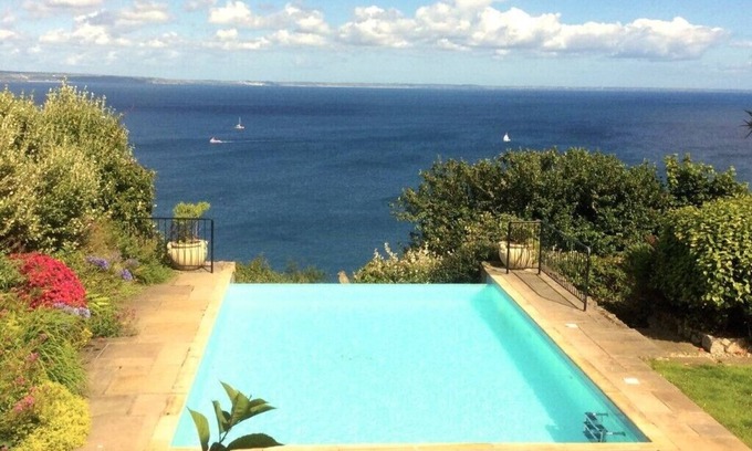 Mousehole House | Carn Du House sleeps 12, Cottage, sleeps 4. Rent together or separately.