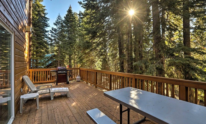 Cedar Flat Cottage | Carnelian Bay Home w/Hot Tub Near Tahoe Skiing