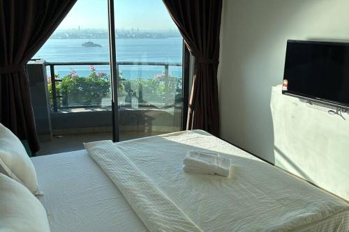 Gelang Patah Apartment | Carnelian Tower Hotel at ForestCity 4122 with WIFI