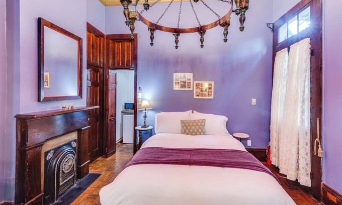 French Quarter Hotel | Carnival Royalty at Historic Guest House