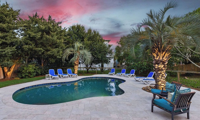 Isle of Palms House | Carolina Belle Recent Renovation 5 bd/4 ba Private Pool, Backyard Oasis, 3rd Row