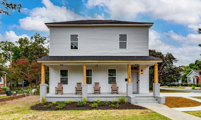 Columbia House | Carolina Dreaming/4 BDRM/Sleeps 14/ Walking distance to Williams-Brice