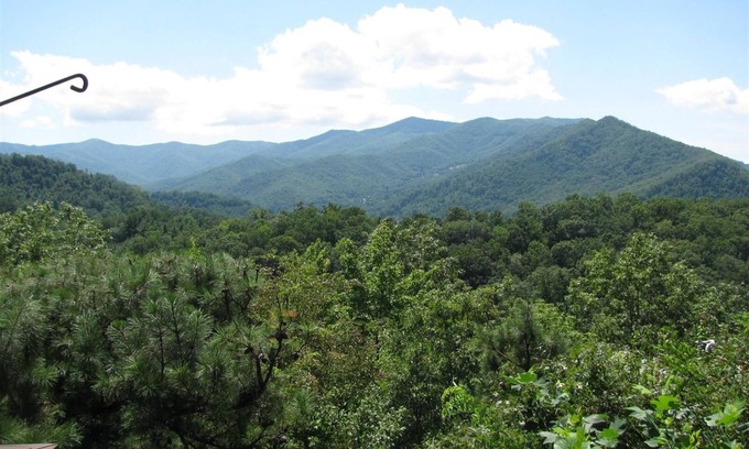 Waynesville House | Carolina Hideaway| Blue Ridge views minutes to Downtown Waynesville