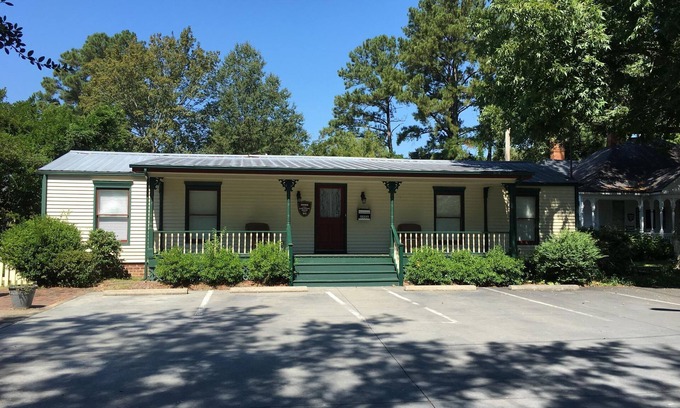 Wilson Bed & Breakfast | Carriage Home Near Barton College