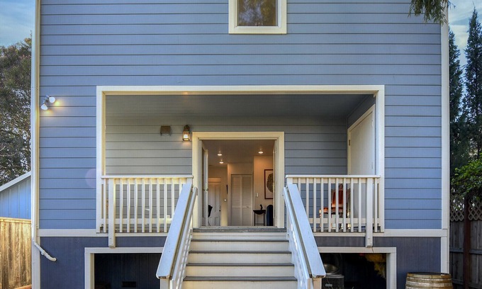Napa House | CARRIAGE HOUSE ON COOMBS - CHARMING VICTORIAN Back Unit - Downtown - Renovated