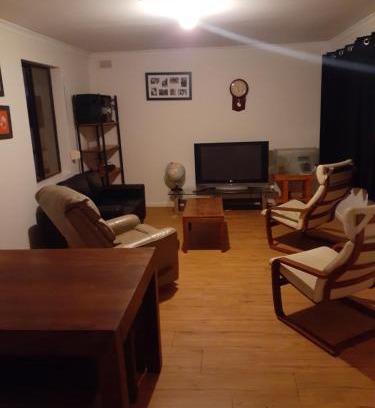 Whyalla Stuart Apartment | Cartledge Ave studio and house homestay