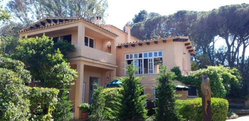 Palamos Villa | Casa única con jardín a 45 metros de la playa. BE