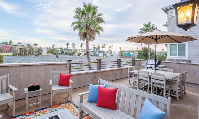 Avila Beach House | Casa Alina: a modern 7 bedroom wine to waves