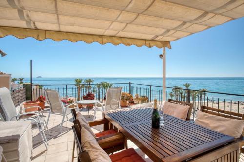 Old Town House | Casa amarilla del mar p3y4