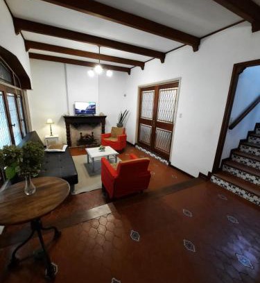 La Plata House | Casa amplia para 5 personas y cochera, a pasos del centro