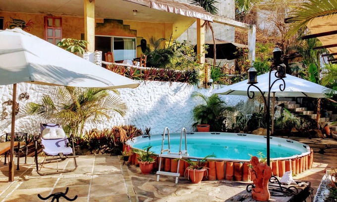 Colinas de Santiago Bed & Breakfast | Casa Artista BnB Manzanillo