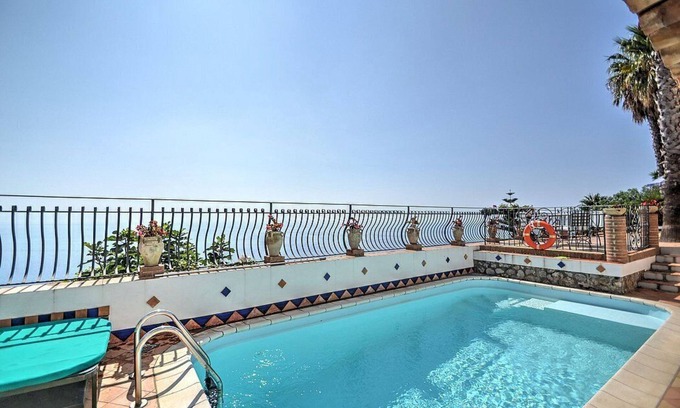 Praiano House | Casa Astride: A romantic and welcoming cottage which faces the sun and the sea, with Free WI-FI.