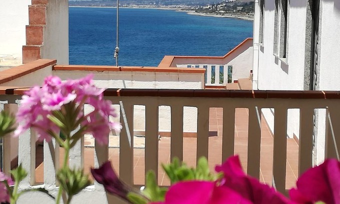 Marina San Gregorio House | Casa Baia Rosa