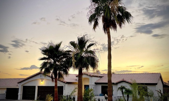 Lake Havasu City House | Casa Bella Havasu with partial lake view and pool