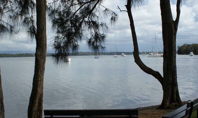 Mannering Park House | Casa Bianca on the Lake